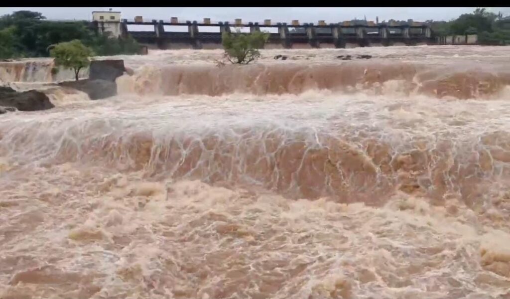 Increased Discharge from Khadakwasla Dam Due to Heavy Rainfall