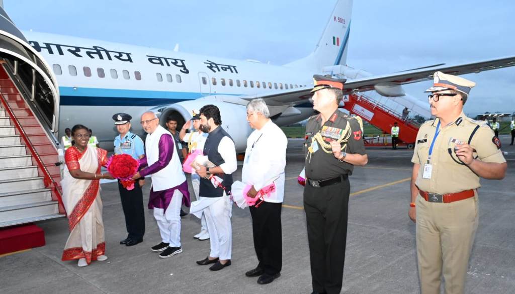 Draupadi Murmu at Lohgaon Airport 1