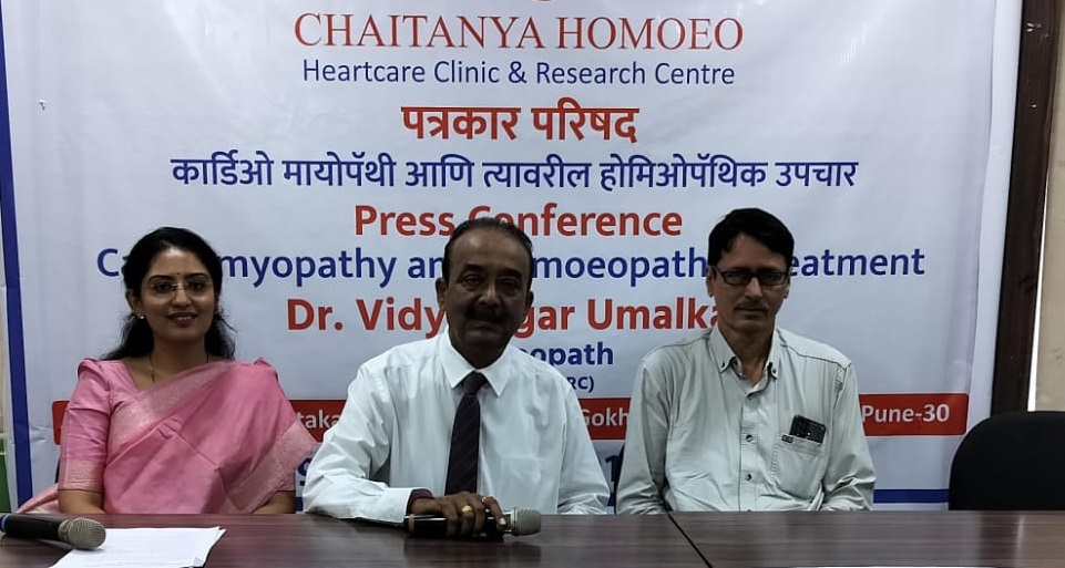 L to R Dr Ashwini Akshay Gugale MD Hom Med Renowned Homeopathic Cardiologist Dr Vidyasagar Umalkar and Patient Rushikesh Garge