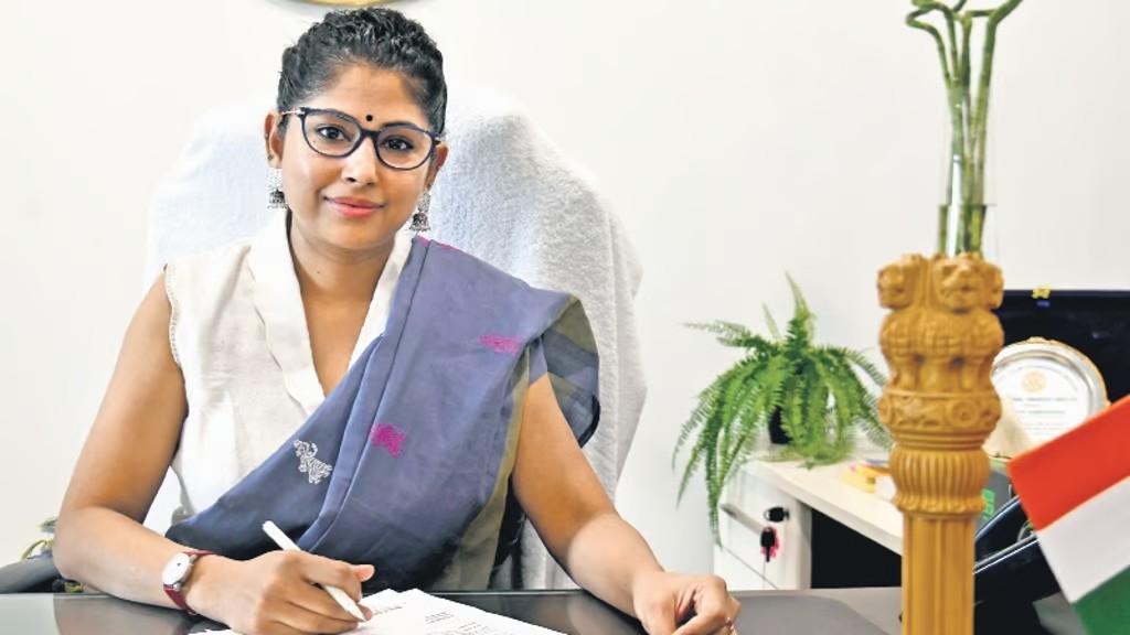 Meet Indias Youngest Female IAS Officer Smita Sabharwal