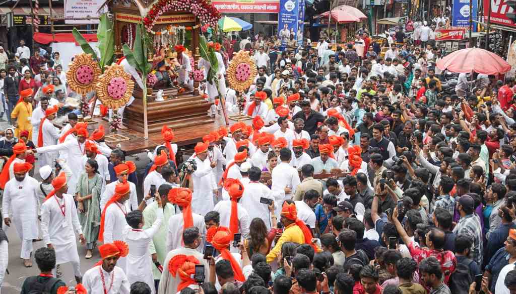 Shrimant Bhausaheb Rangari Ganpati Idol Installed Amidst Grand Celebrations in Pune