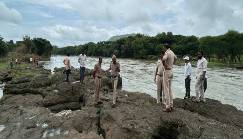 Young Man Drowns in Indrayani River While Taking Selfie