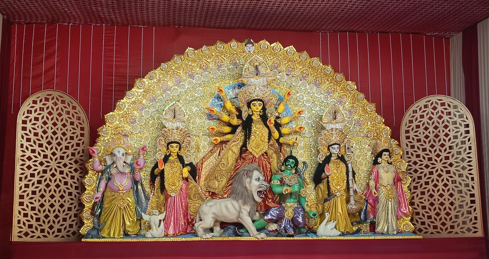 Poona Bango Sanmilani Celebrates 5 Day Durga Puja In Hadapsar